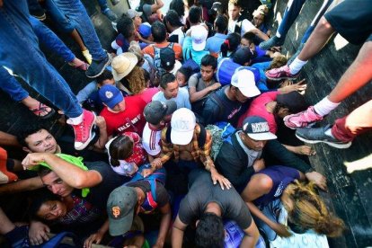 Entre el 18 y el 27 de enero, las autoridades de migración de México deportaron a 2.303 hondureños.-AFP