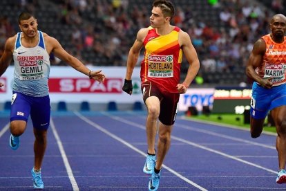 Hortelano entra por delante de Gemili y Martina en su semifinal de 200 de este miércoles en Berlín. /-AFP / TOBIAS SCHWARZ