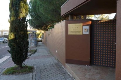 Entrada de la embajada de la Republica Popular Democrática de Corea.-JOSE LUIS ROCA