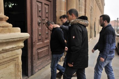 E.I. el pasado miércoles entrando en el Palacio de Justicia.-VALENTÍN GUISANDE