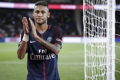 Neymar, vistiendo los colores de su nuevo club, el PSG-EL PERIÓDICO