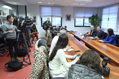 El consejero de Economía y Hacienda y portavoz, Carlos Fernández Carriedo, presenta los datos de la supresión del Impuesto sobre Sucesiones y Donaciones en Castilla y León.-ICAL