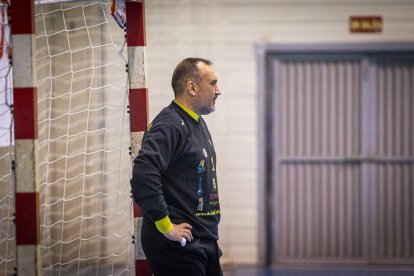 Alberto Miranda, portero de Balonmano Soria. MARIO TEJEDOR