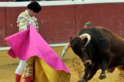 Davis Martín Escudero durante su faena en la novillada de SanSaturio del pasado año.-DIEGO MAYOR