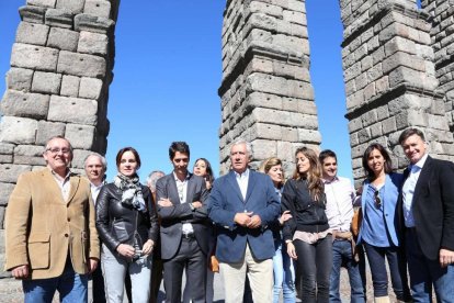 El vicesecretario de Política Autonómica y Local del PP, Javier Arenas, acompaña a los candidatos del PP de Segovia en su jornada de campaña electoral-Ical