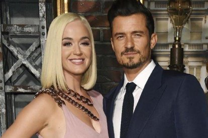 Orlando Bloom y Katy Perry, el pasado miércoles en Los Ángeles.-AP / CHRIS PIZZELLO