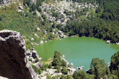 Estado de la Laguna Negra con un evidente tono verdoso.-J. L.HENCHE