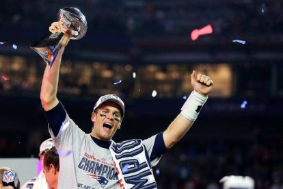 Tom Brady celebra su cuarto título en la Super Bowl del domingo.-Foto: AFP / ELSA