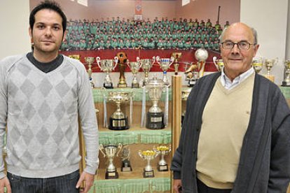 Daniel Lagunas y el Padre Sebas dieron luz verde a la muestra. / Valentín Guisande-