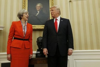 Trump y May, durante su encuentro en el Despacho Oval, en la Casa Blanca, este viernes.-