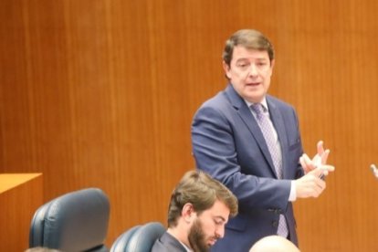 Alfonso Fernández Mañueco interviene en el Pleno de las Cortes de Castilla y León. RUBÉN CACHO - ICAL