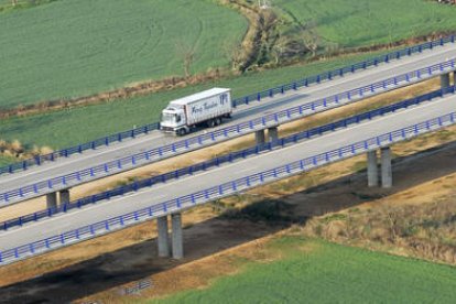 Autovía delDuero, en la variante de El Burgo de Osma. / ÁLVARO MARTÍNEZ-