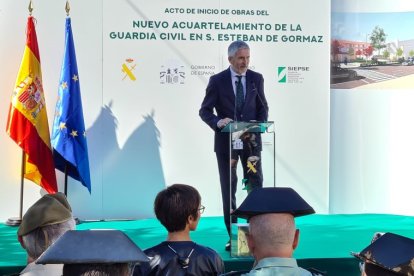 Grande-Marlaska interviene en la visita a las obras del nuevo cuartel en San Esteban de Gormaz, Soria. HDS