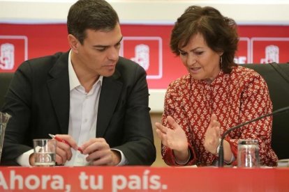 Pedro Sánchez y Carmen Calvo.-JOSÉ LUIS ROCA