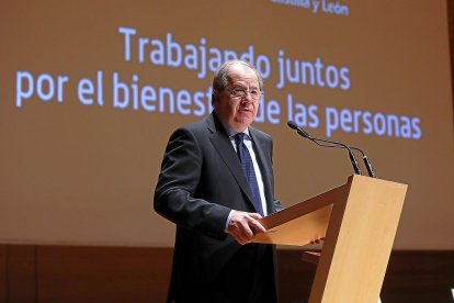 Juan Vicente Herrera, durante su intervención en la jornada del Tercer Sector, ayer en Valladolid. --J. M. LOSTAU