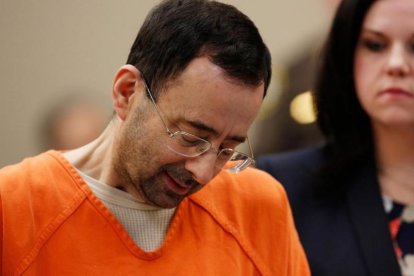 Larry Nassar, en una vista del pasado mes de noviembre.-AFP / JEFF KOWALSKY