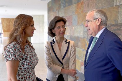 Silvia Clemente, María José de la Fuente y Jesús Encabo, ayer.-ICAL