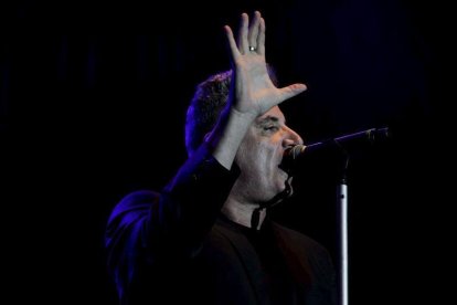 El cantante durante el último concierto que ofreció en la capital soriana.-L.A.T.