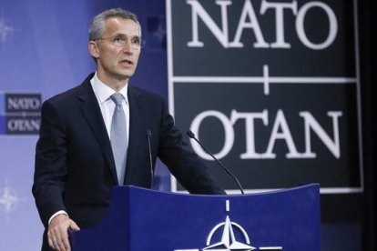 Stoltenberg interviene en una rueda de prensa, en Bruselas, este jueves.-EFE / OLIVIER HOSLET