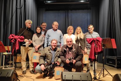 Los premiados junto a Luis Cuesta y Antonio Pardo.-HDS