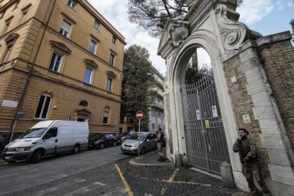 Entrada a la nunciatura de la Santa Sede en Roma.-EFE / FABIO FRUSTACI