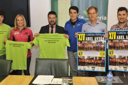 Presentación de la XIV Carrera Popular Abel Antón ayer en Caja Rural. / Valentín Guisande-