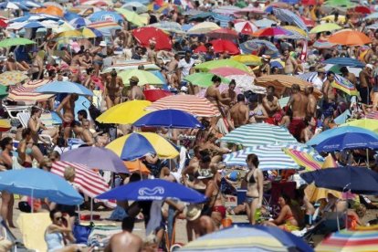 Playa de la Malvarrosa de Valencia.-EFE / KAI FOERSTERLING