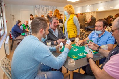 Torneo de guiñote benéfico en Tera - MARIO TEJEDOR