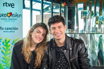 Amaia y Alfred, en la presentación de su actuación en el Festival e Eurovisión, en Lisboa. /-EL PERIÓDICO