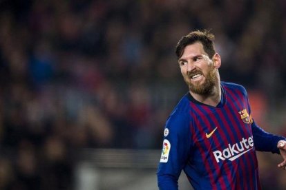 Messi, tras un fallo durante el partido contra el Valladolid.-JORDI COTRINA