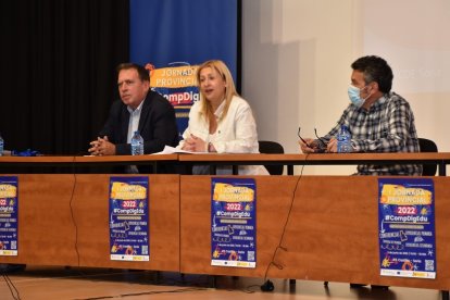 Javier Barrio, Yolanda de Gregorio y Luis Ángel García en la apertura de la jornada. HDS