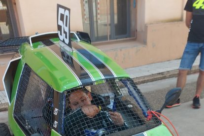 El club de automovilismo BNNOracing acerca su actividad a los alumnos del colegio de Berlanga.