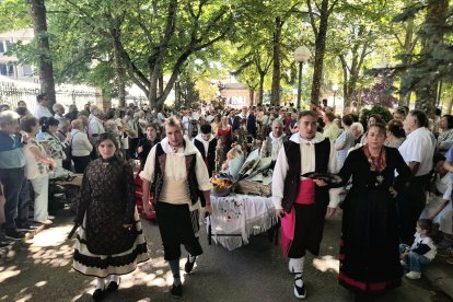 El desfile de las Calderas llega a la Dehesa. MARIO TEJEDOR