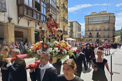Cuadrilla de Santo Tomé en la procesión.