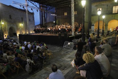 Concierto de la OSCyL en la plaza Mayor, en una imagen de archivo. MARIO TEJEDOR