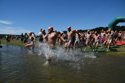 Con una importante participación se celebró la tercera edición de la travesía al embalse de la Cuerda del Pozo.