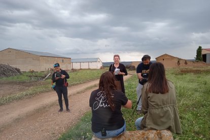 Fotografía del rodaje del corto documental realizado por Adema con mujeres de localidades rurales de la comarca.