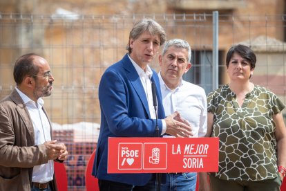 Luis Rey, Carlos Martínez, Javier Antón y Ana Romero frente a Santa Clara. GONZALO MONTESEGURO