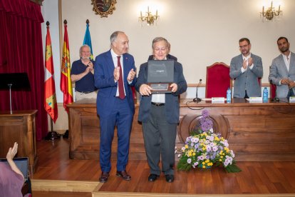 El homenaje al filósofo e intelectual ya fallecido fue en el Machado.