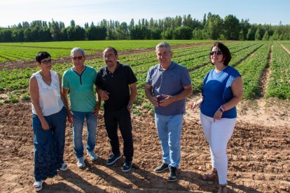 Los candidatos socialistas en el campillo de Buitrago.