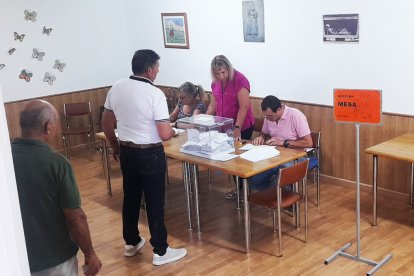 Jornada electoral en un pueblo.