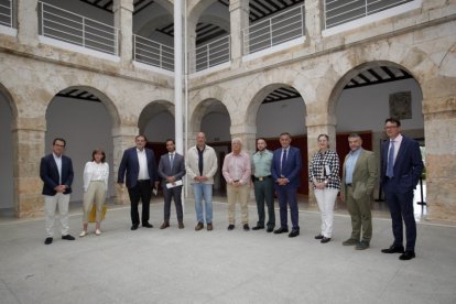 Asistentes a la inauguración de los cursos de verano de la Universidad Santa Catalina en El Burgo de Osma.