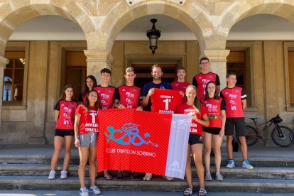 Recepción en el Ayuntamiento de Soria al Triatlón Soriano tras su doble ascenso.