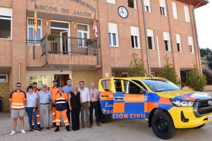 Entrega del vehículo este miércoles en Arcos de Jalón.