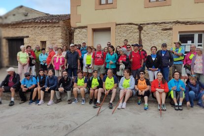 Foto de familia de la asociación en San Esteban durante la celebración del patrón.