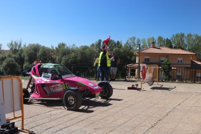 La Escudería BNNORacing llevó 22 pilotos a Borobia para comenzar una prueba de slalom con visos de repetirse.