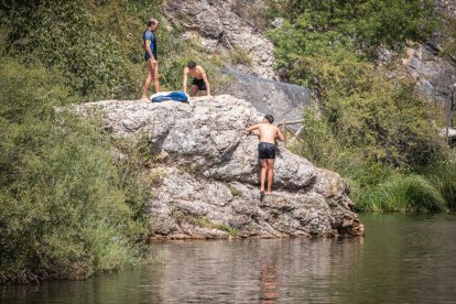 Soria capital marca este miércoles su récord de calor, así lo combaten los sorianos.