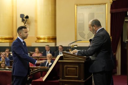 Javier Jiménez en su toma de posesión en el Senado.