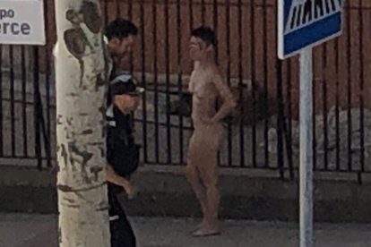 La joven se paseó desnuda por la avenida Eduardo Saavedra de Soria.