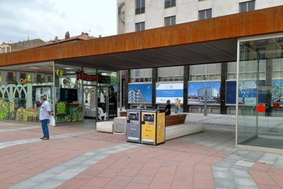 Papeleras compactadoras solares para Mariano Granados y los colegios públicos.